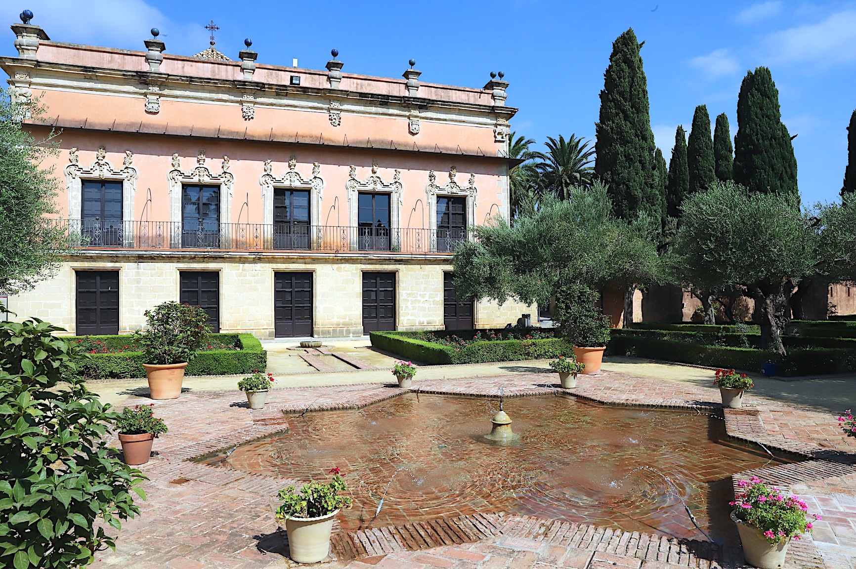 El Ayuntamiento ha acondicionado las fuentes del Alcázar