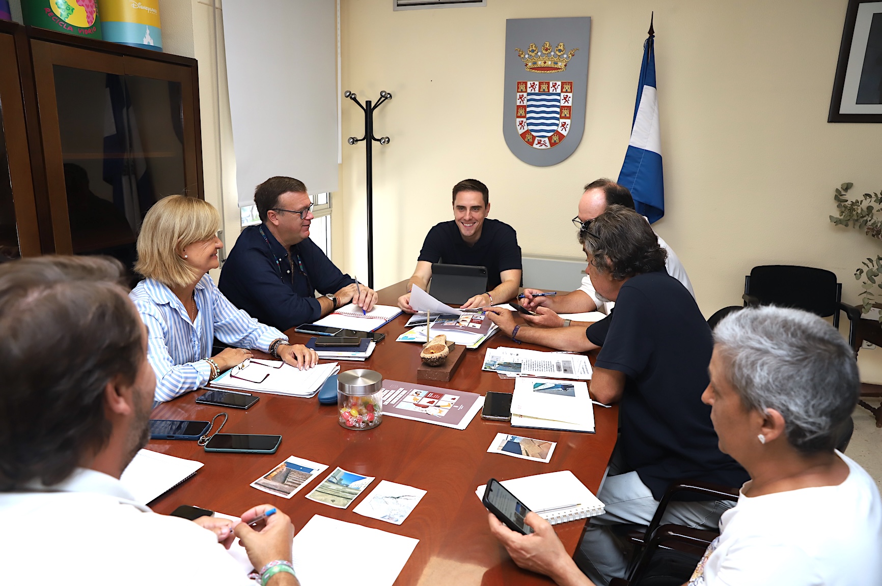 Jaime Espinar y Carmen Pina se reúnen con la asociación de La Asunción
