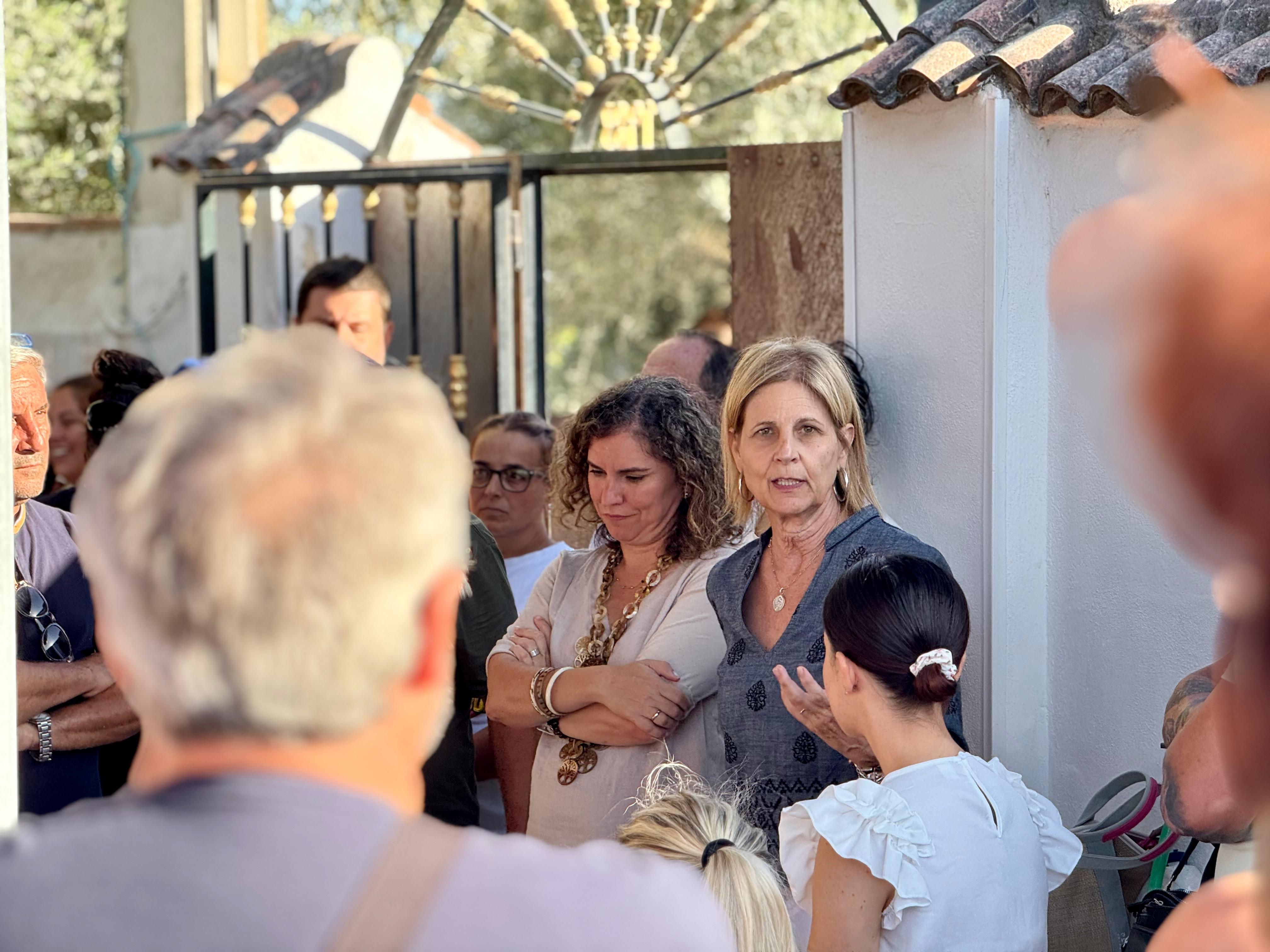 La alcaldesa ha mantenido un encuentro con los vecinos de Cuartillos
