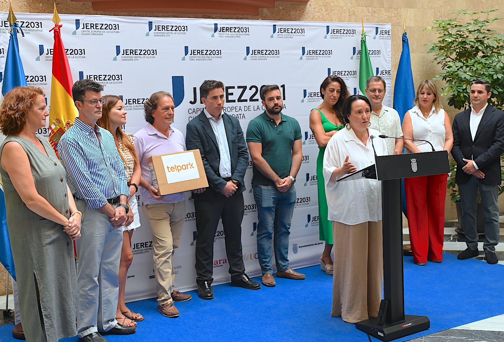 Nela García presenta una nueva campaña de fomento del comercio