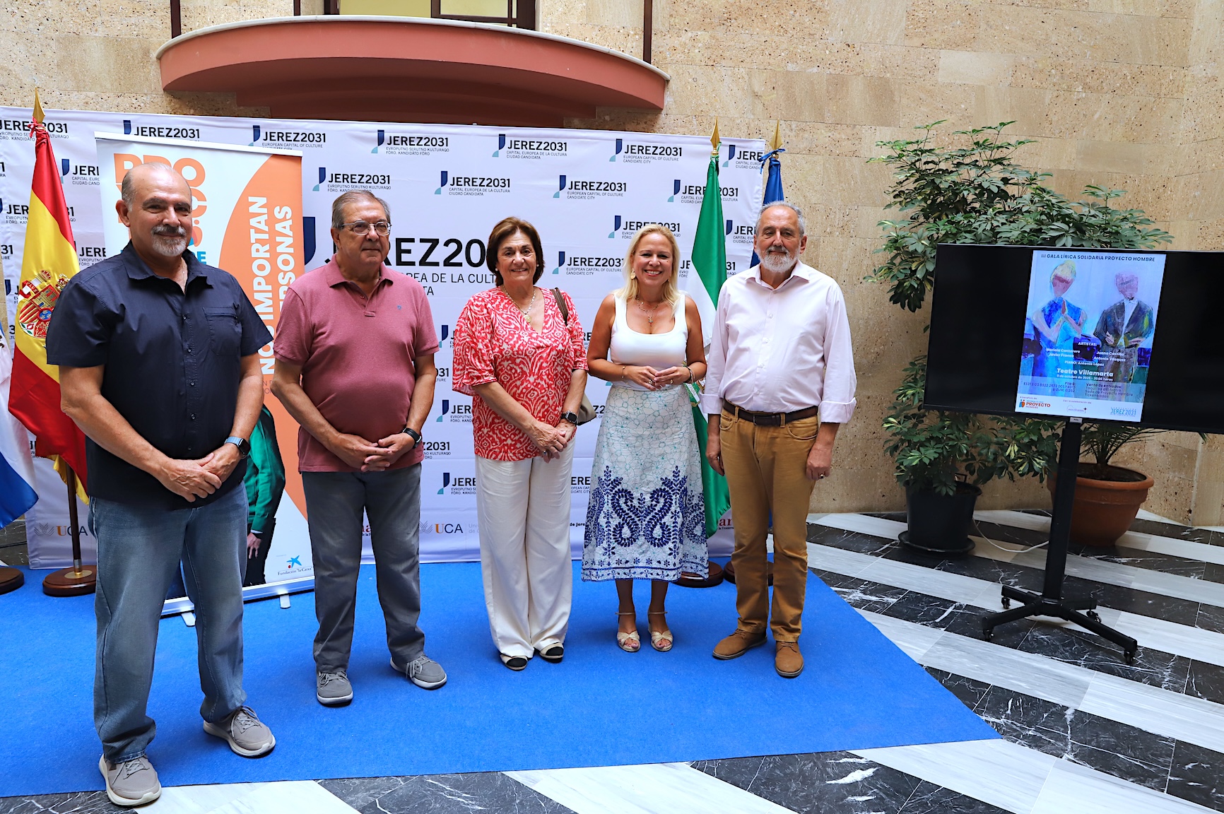 La delegada durante la presentación del evento solidario