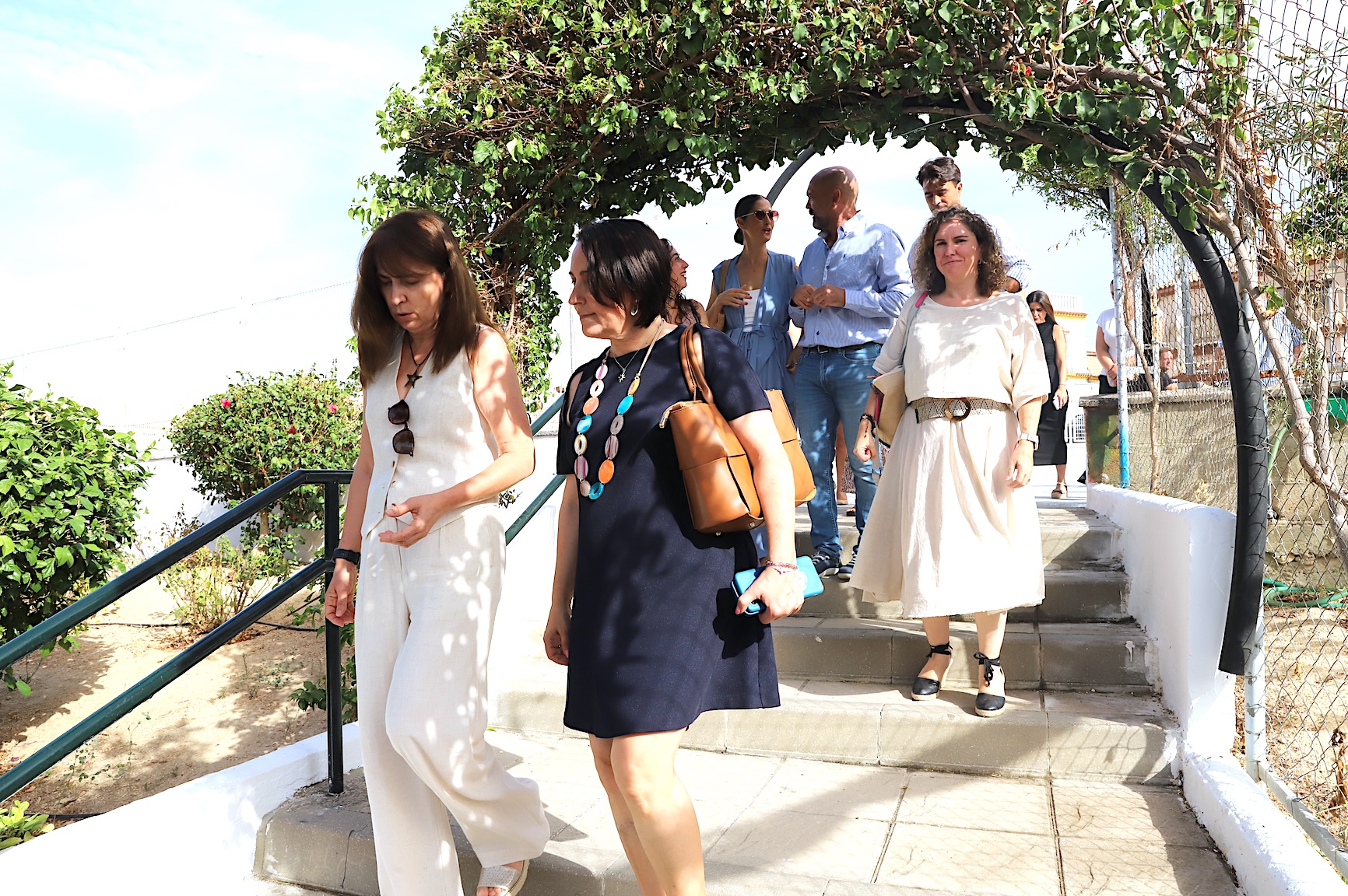 La teniente de alcaldesa y la delegada durante la visita