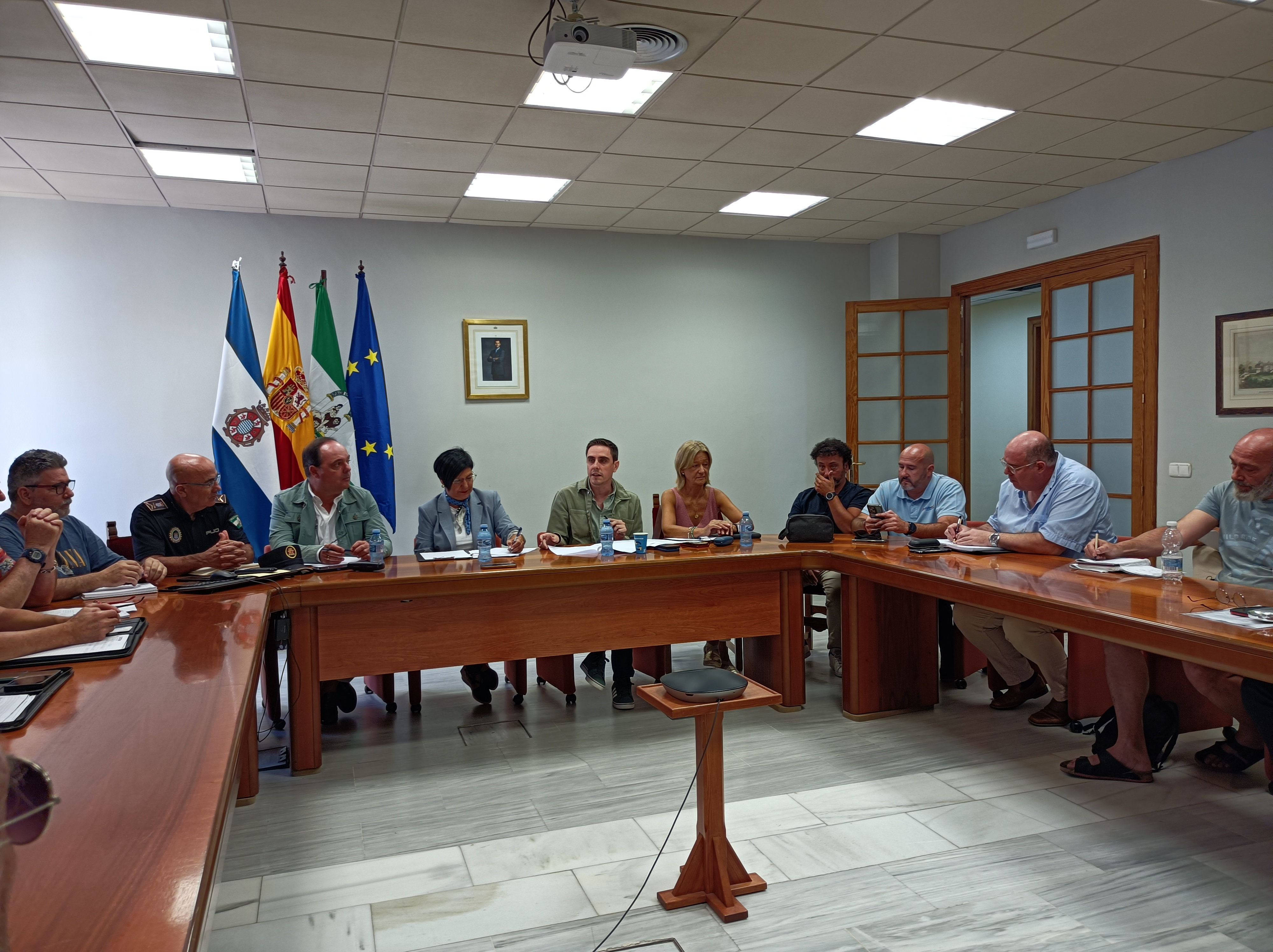 El teniente de alcaldesa durante la reunión