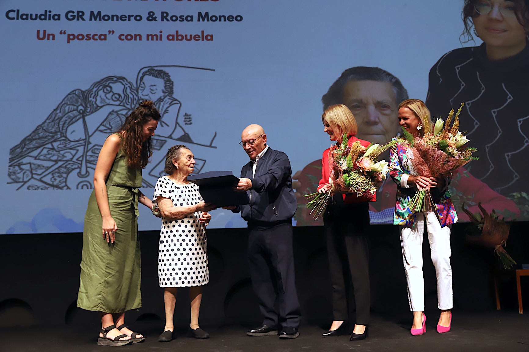 La alcaldesa preside el acto institucional del Día de las Personas Mayores