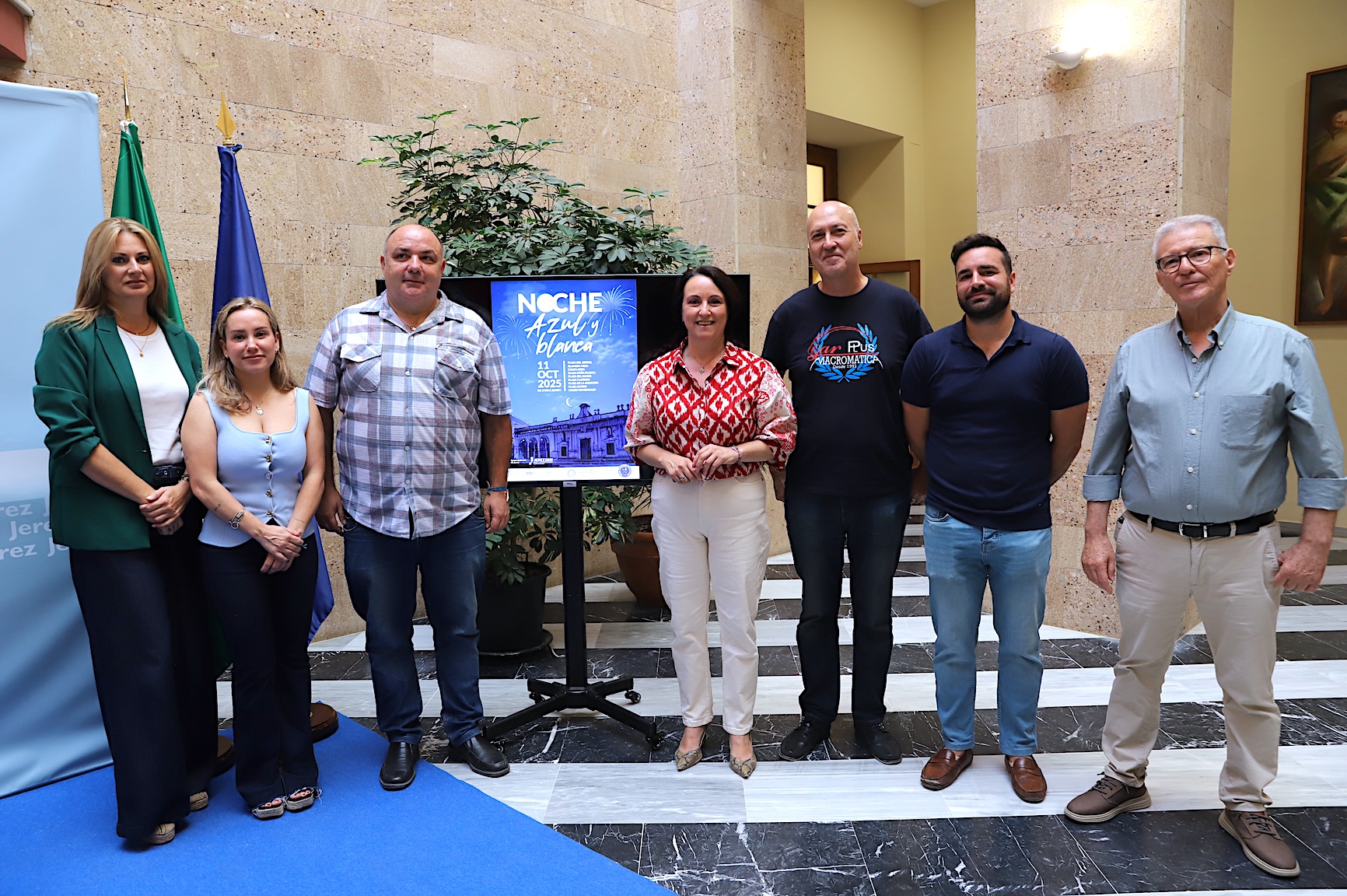 La delegada de Comercio presenta la Noche Azul y Blanca
