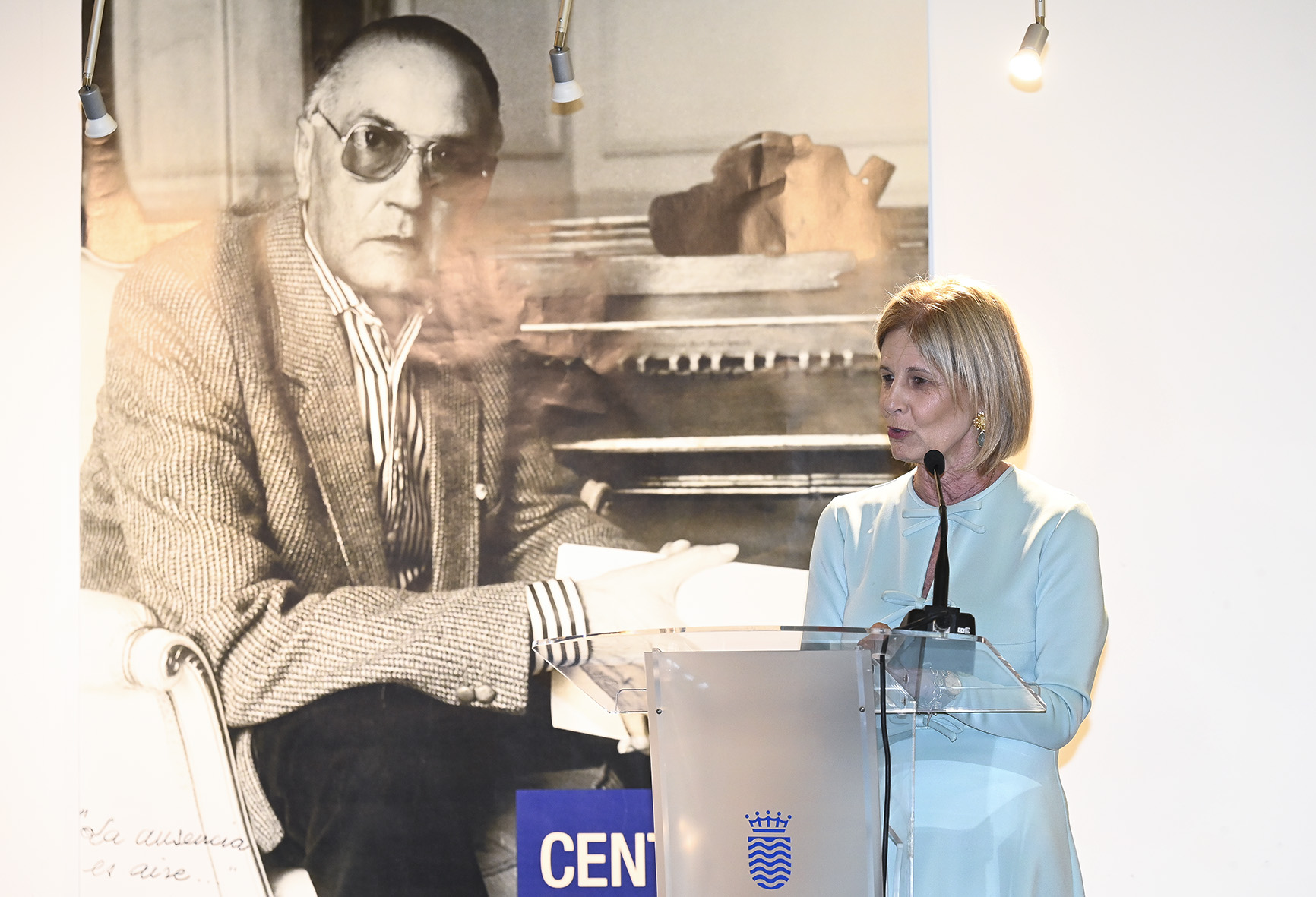 La alcaldesa asiste al homenaje a Antonio Gallardo