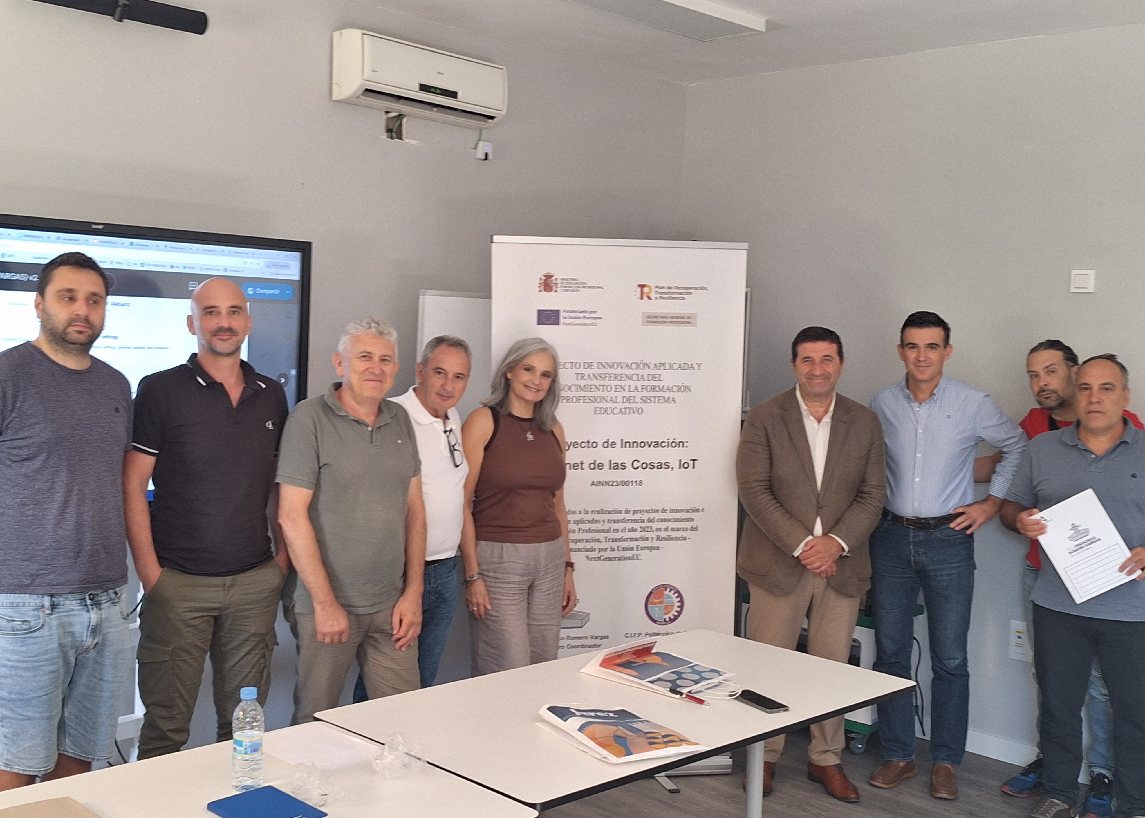 Ignacio Martínez presenta la transformación tecnológica del Ayuntamiento en el IES Romero Vargas