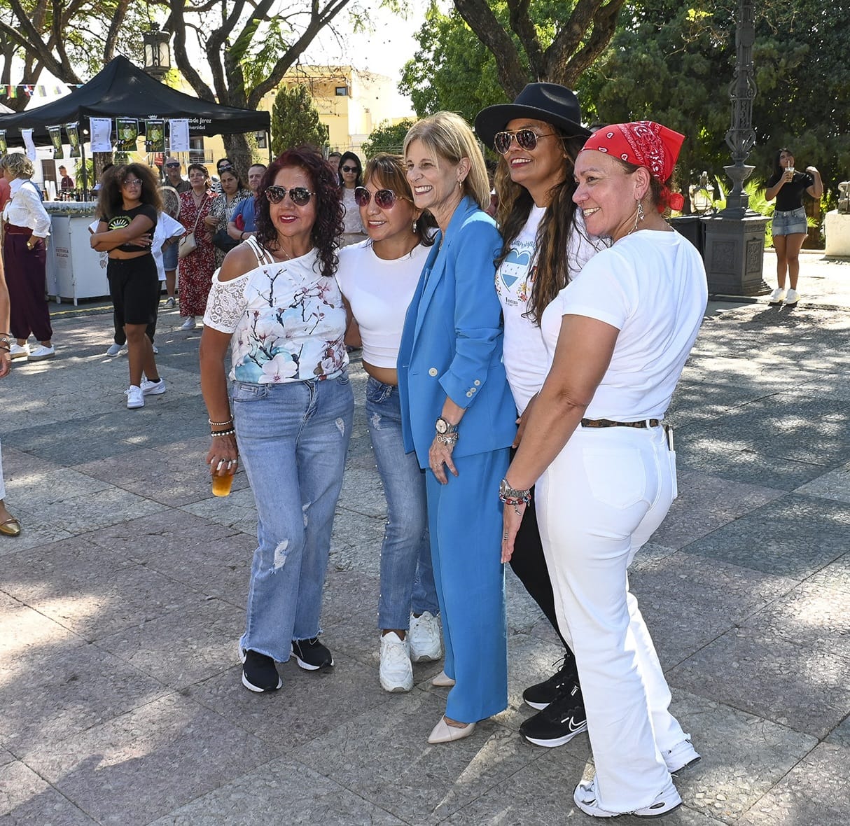 La alcaldesa inaugura la Feria Alma Hispana