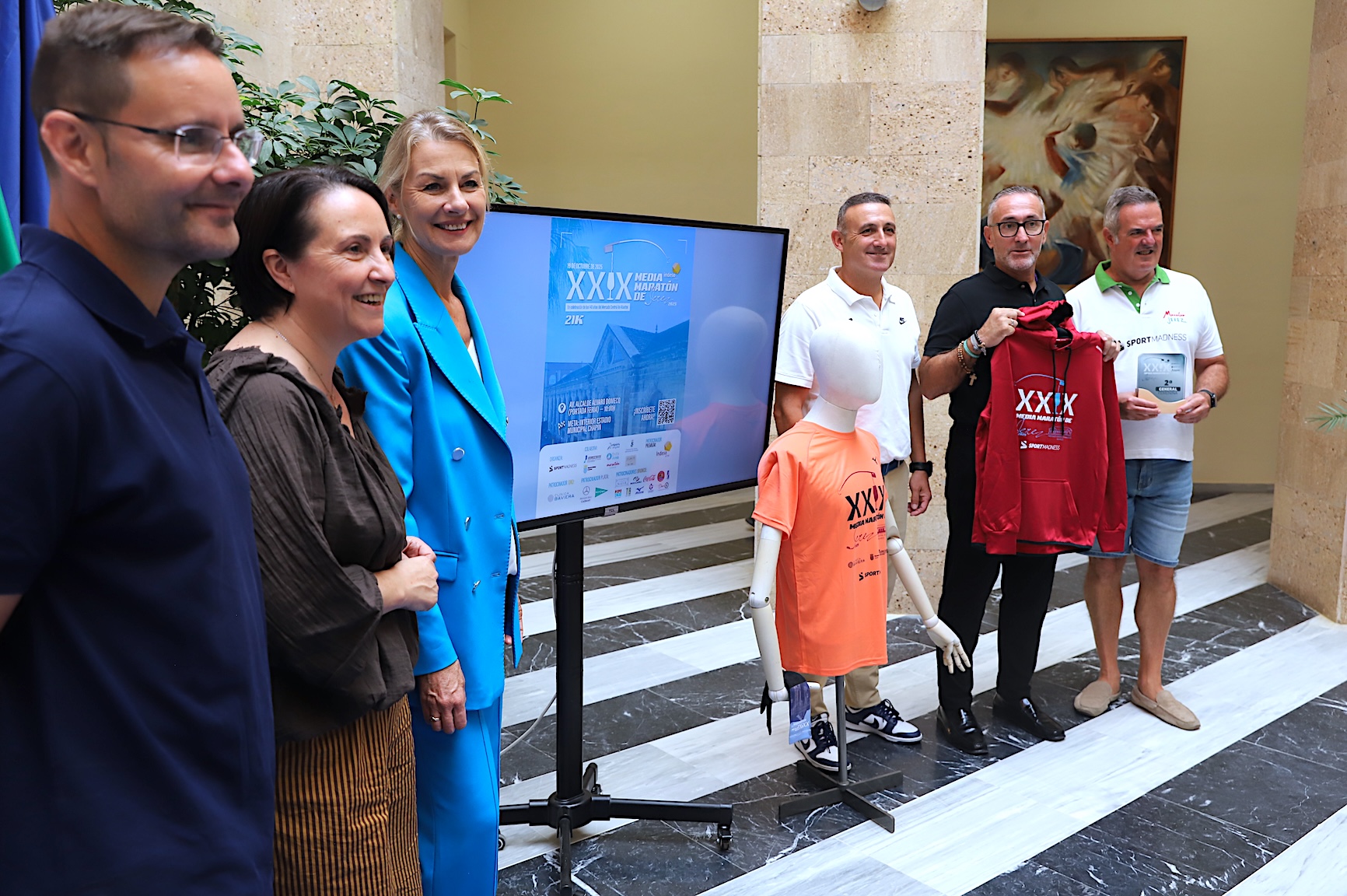 Tomás Sampalo y Nela García presentan la Media Maratón