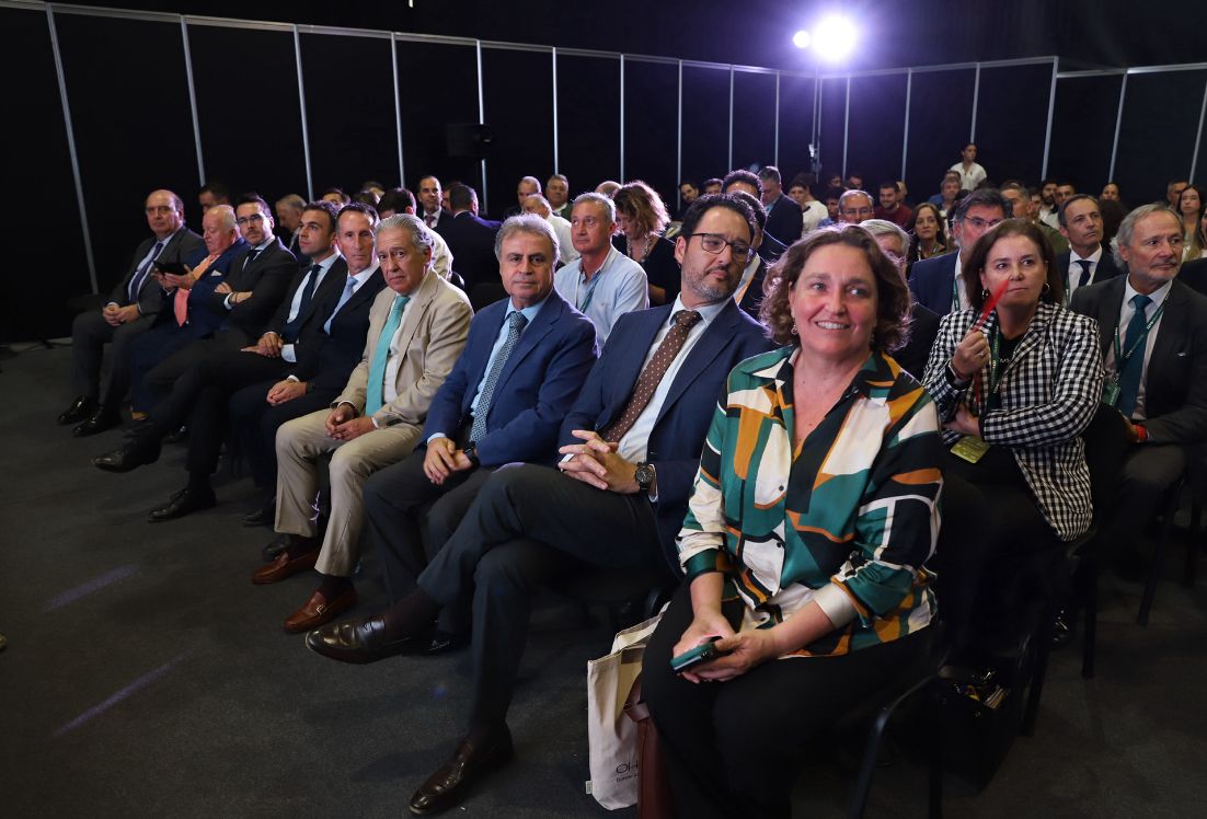 Belén de la Cuadra asiste inauguración Expoconstruye 25