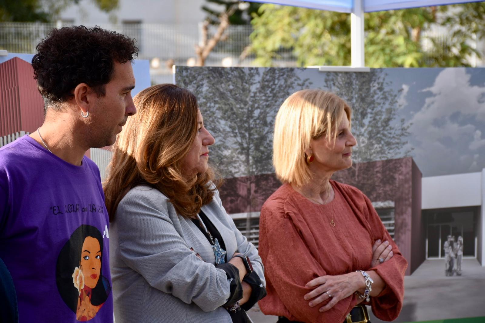 La alcaldesa y la consejera de Educación ponen la primera piedra del IES Lola Flores