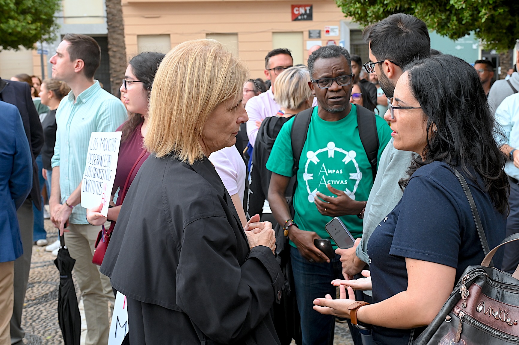 La alcaldesa asiste a la concentración contra el acoso escolar