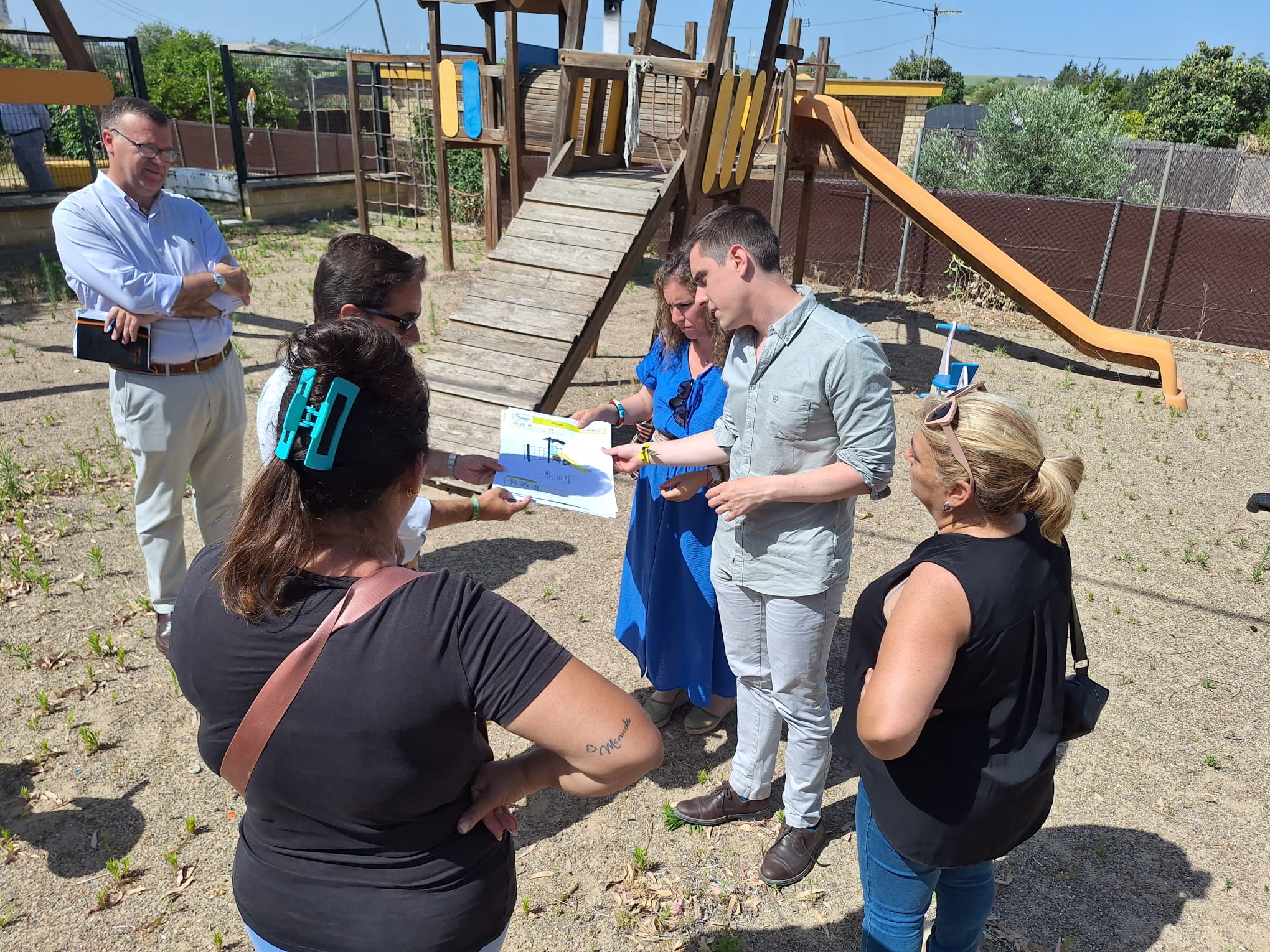 Archivo. Jaime Espinar visita el parque infantil de Las Pachecas
