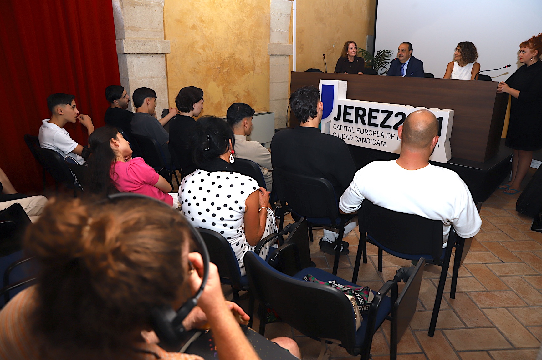 Francisco Zurita recibe a jóvenes artistas de Erasmus