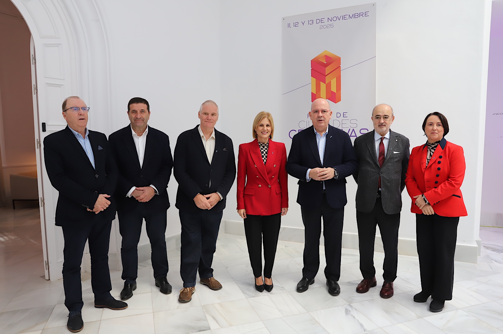 La alcaldesa asiste a la inauguración del Foro de Ciudades Creativas
