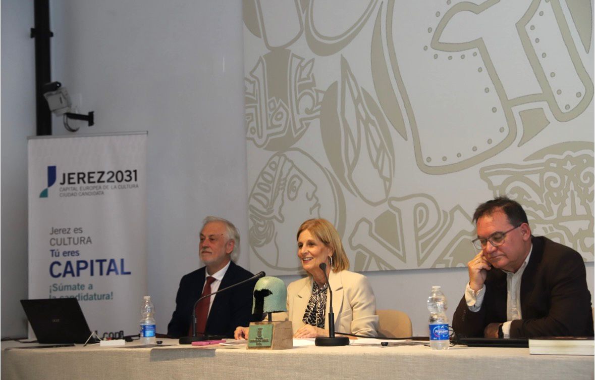 La alcaldesa inaugura la I Mesa Redonda Tartesos.0