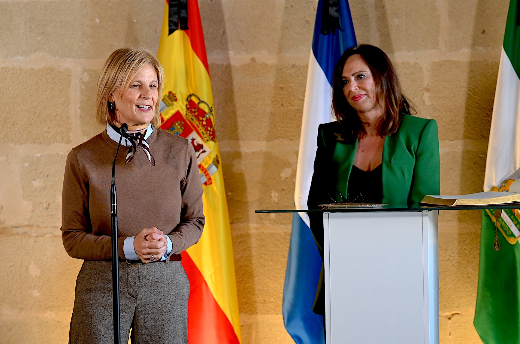 La alcaldesa y la consejera de Fomento presentan el proyecto de la A-2004