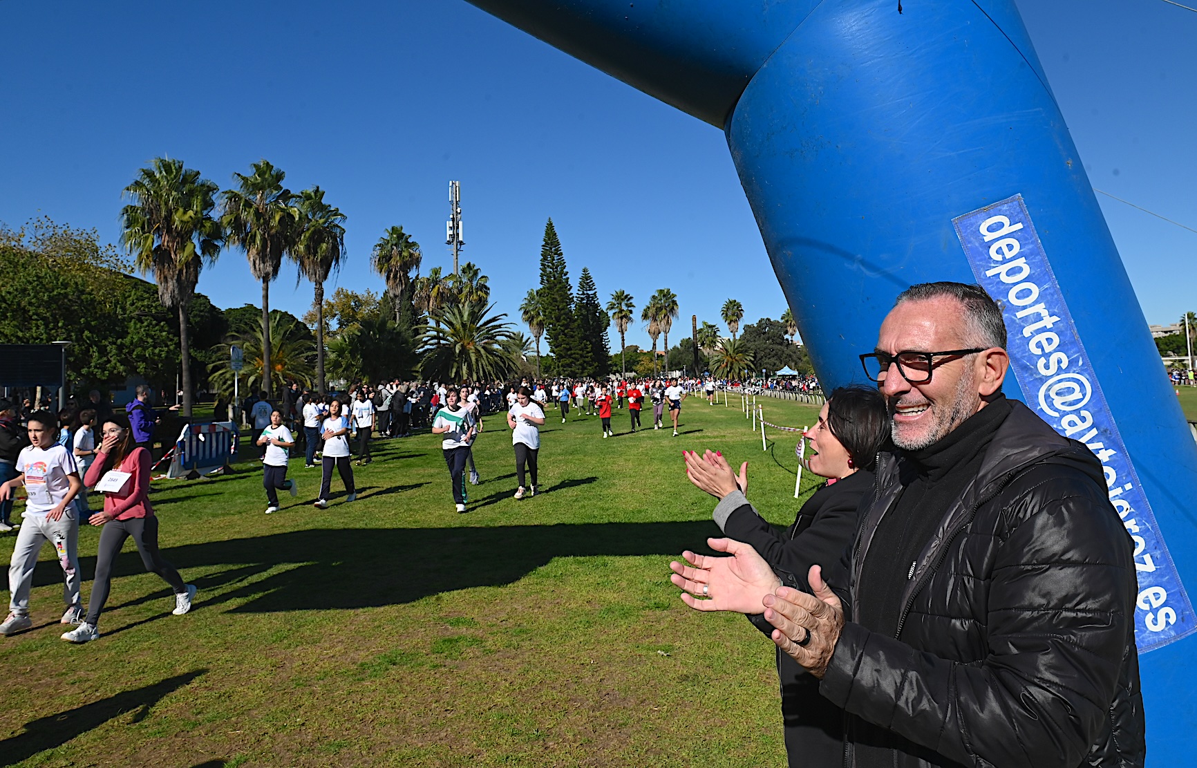 Nela García y Tomás Sampalo asisten al cross escolar