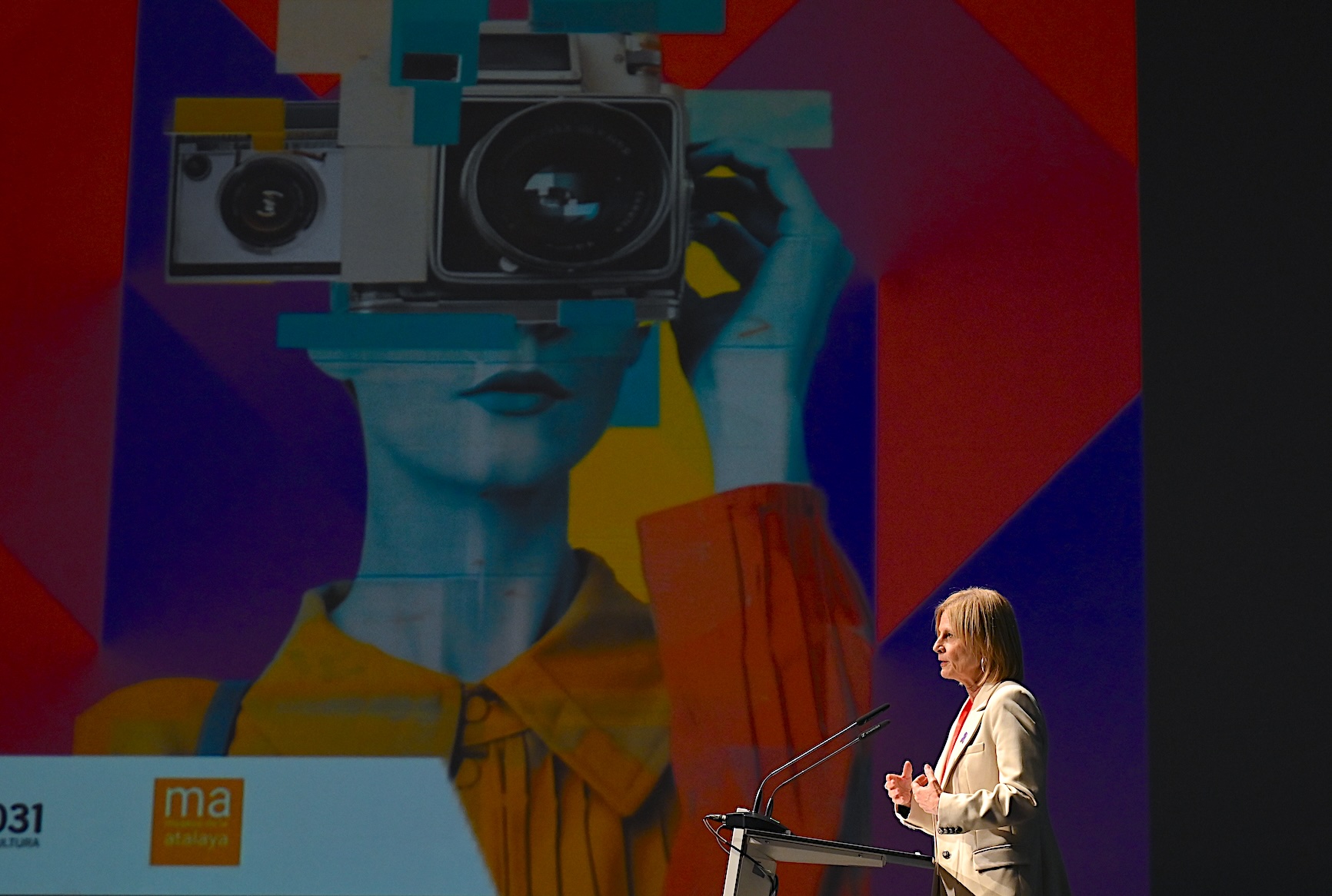 La alcaldesa inaugura la Feria de la Innovación