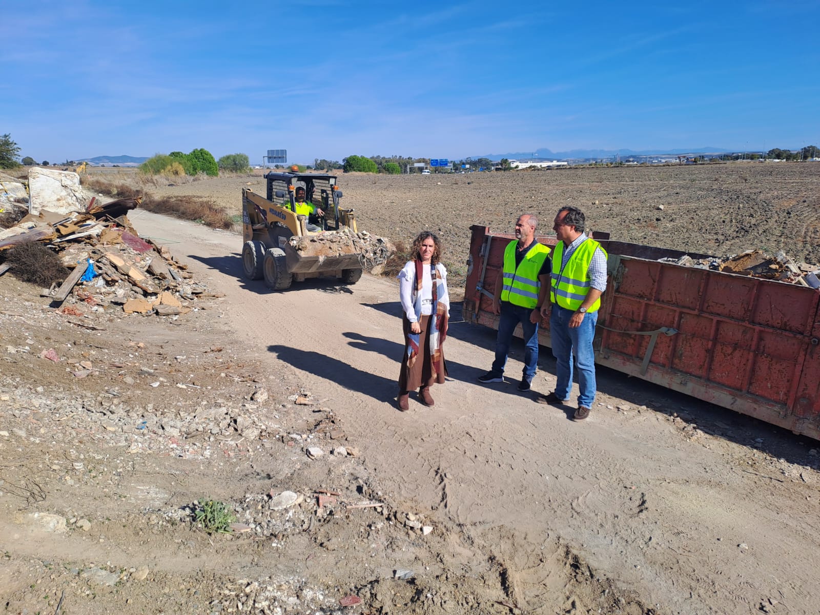 Susana Sánchez supervisa la limpieza de escombros y vertidos ilegales