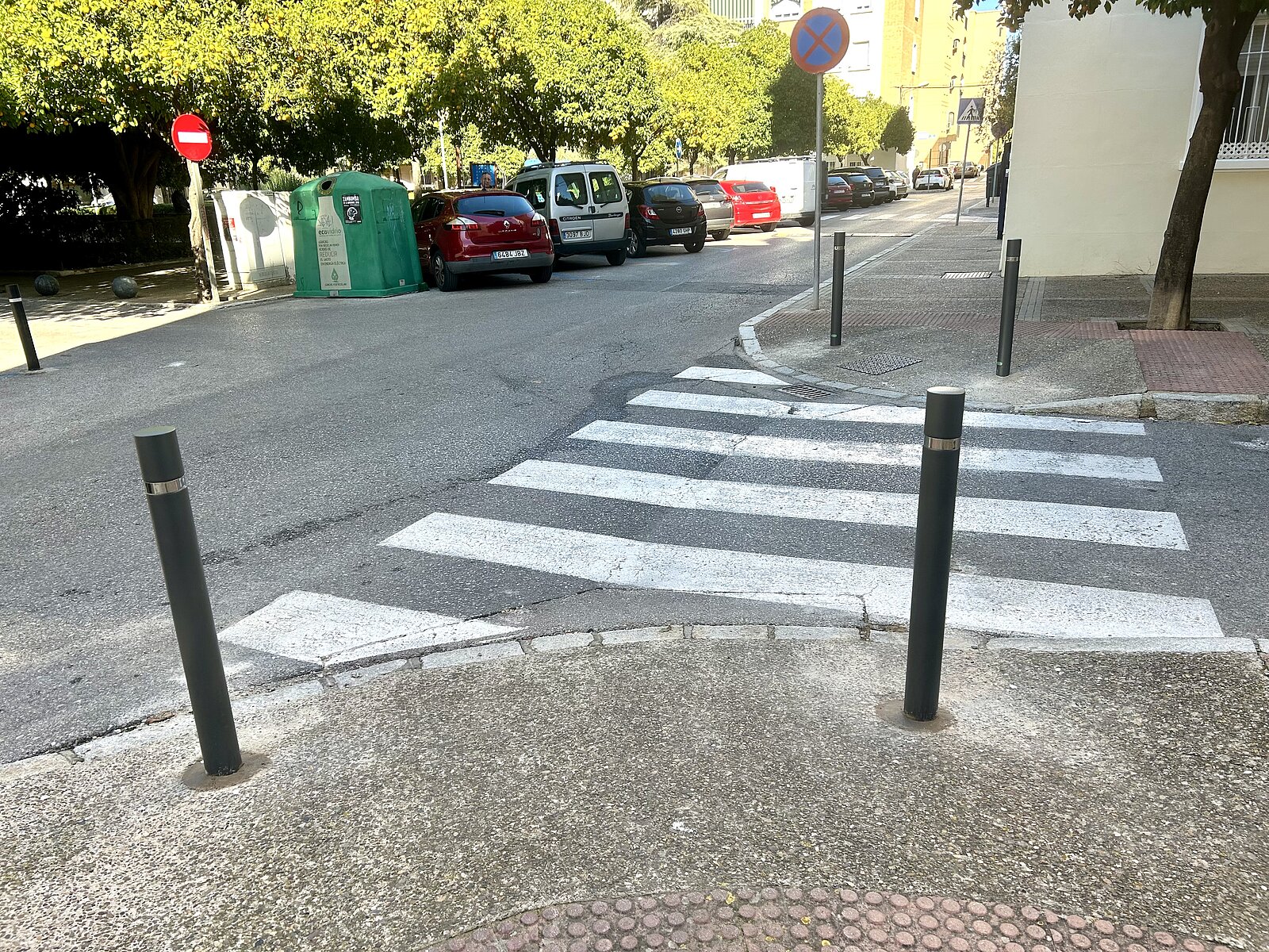 El Ayuntamiento ha instalado pivotes en las calles de Pío XII