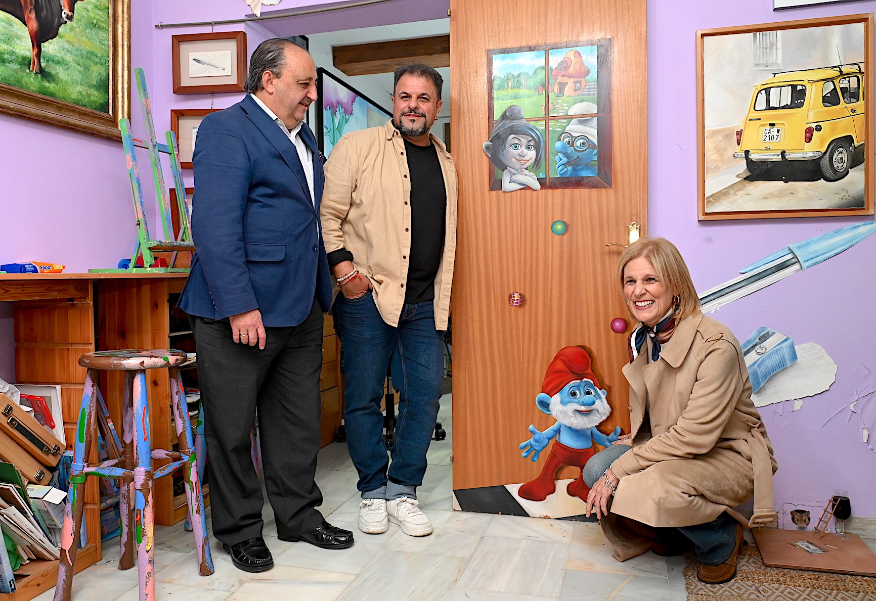 La alcaldesa visita el estudio de Julio Rodríguez