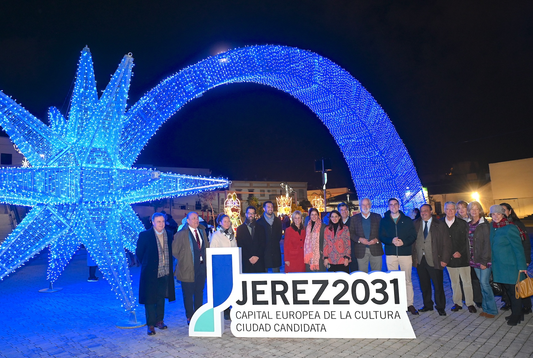 La alcaldesa inaugura la Estrella de Jerez en la Plaza Belén