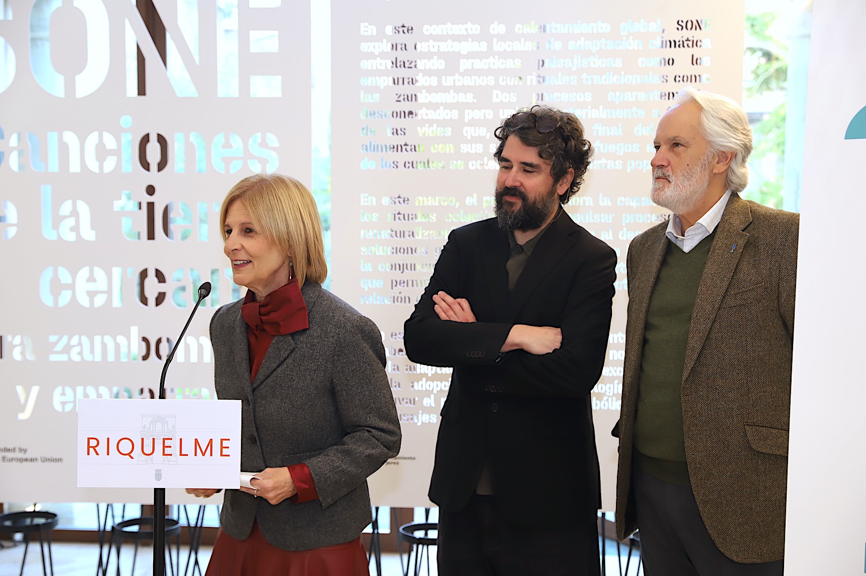 Alcaldesa presenta exposición Palimpsest