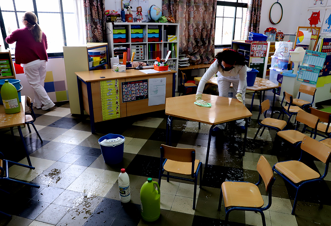 El Ayuntamiento mejorará el servicio de limpieza de colegios