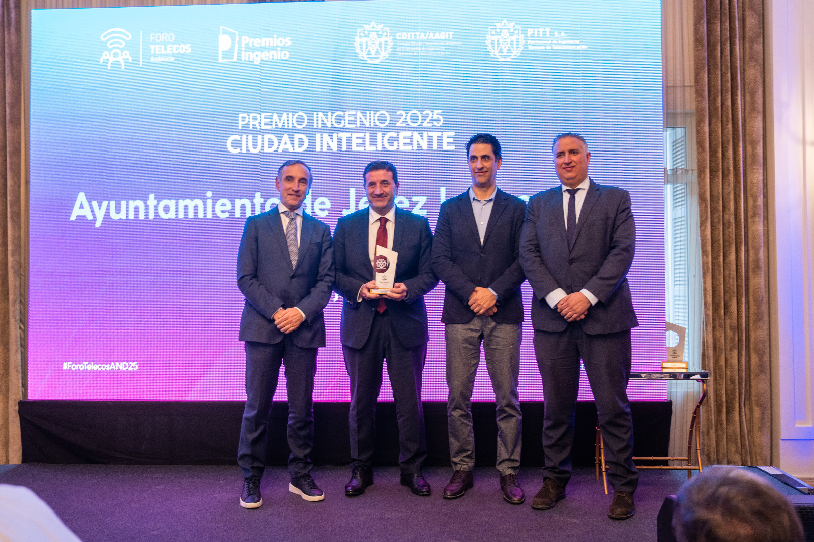 José Ignacio Martínez recibe el premio Ciudad Inteligente