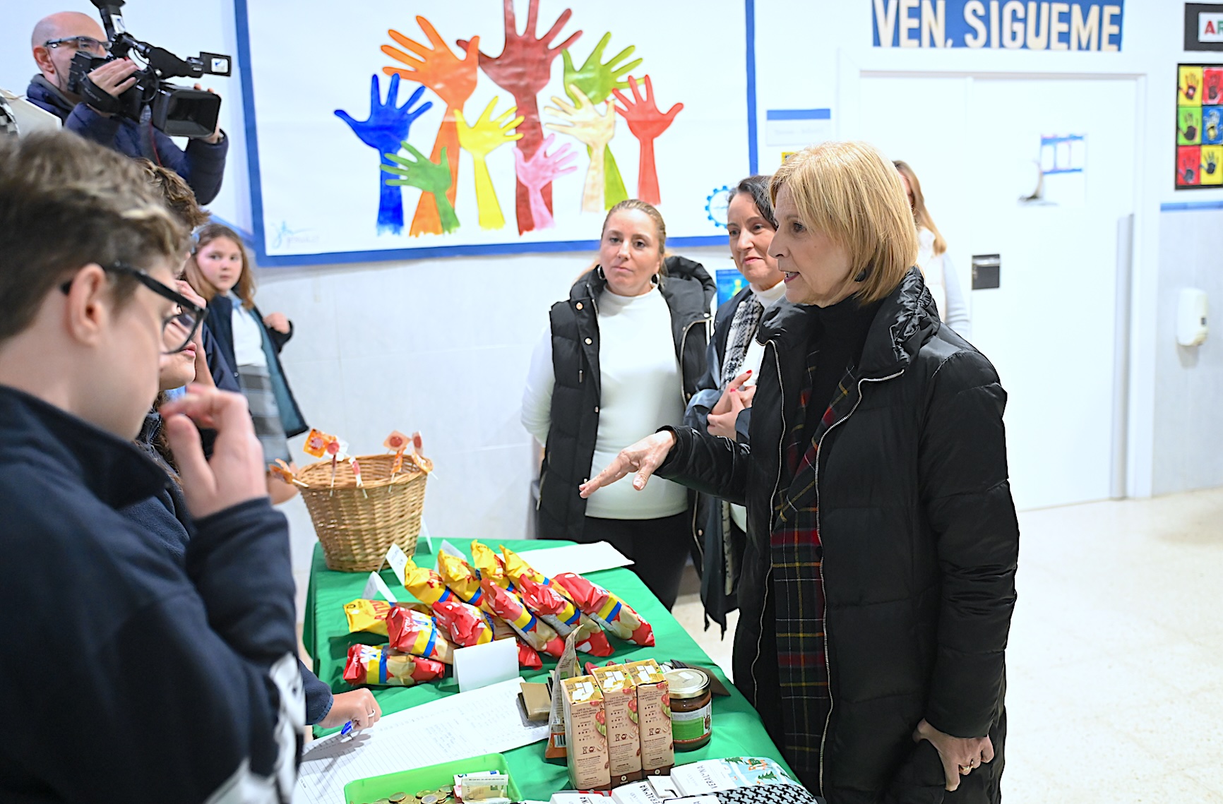 Alcaldesa visita el mercadillo solidario de Safa-Jerez