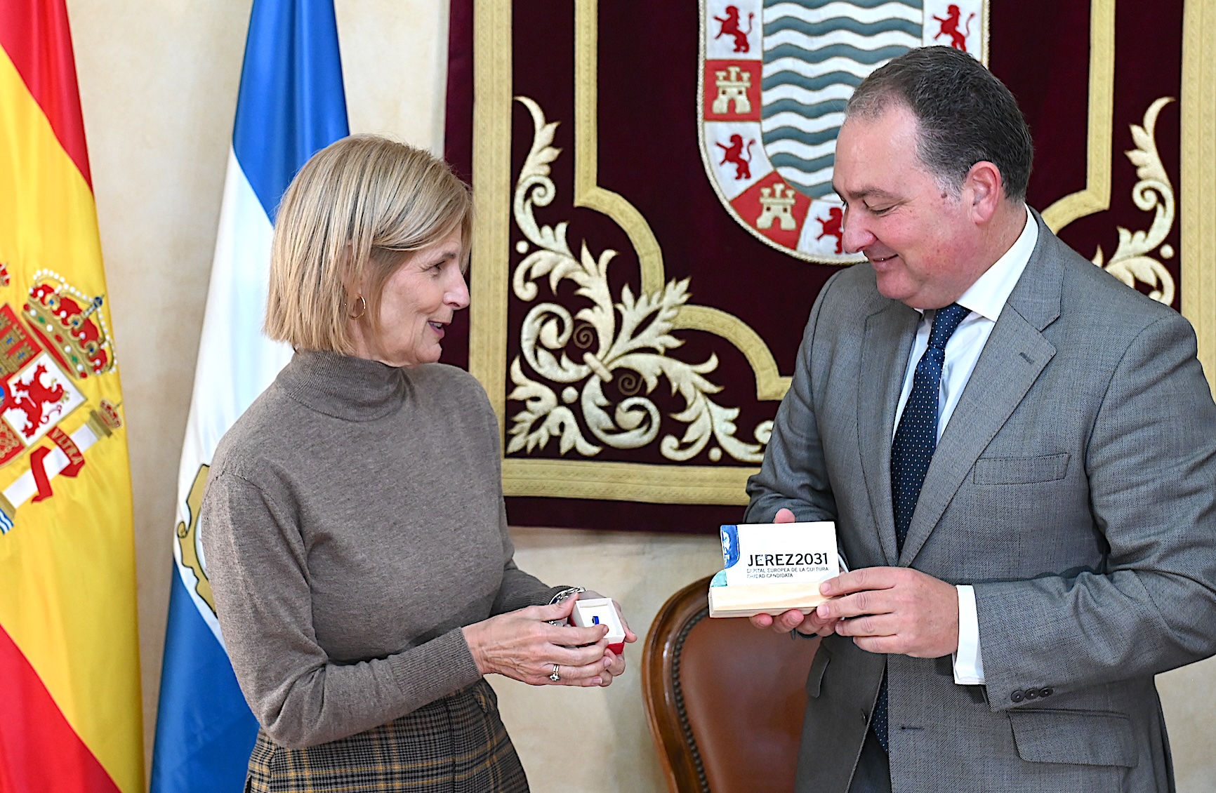 La alcaldesa recibe al presidente de la Diputación de Huelva