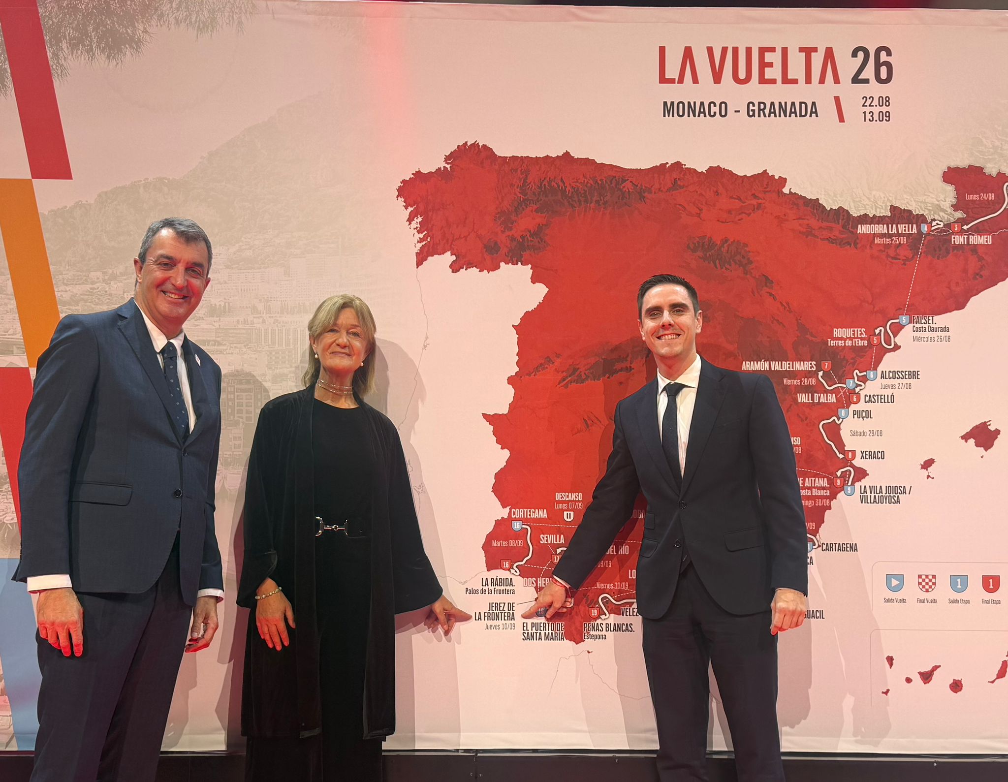 Jaime Espinar y Carmen Pina asisten a la presentación de la Vuelta 2026
