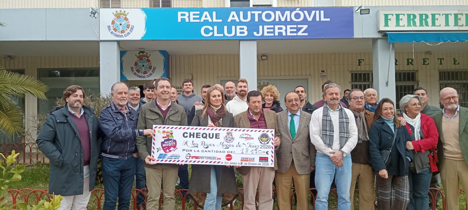 El delegado de Cultura asiste a la entrega del cheque solidario a los Reyes Magos