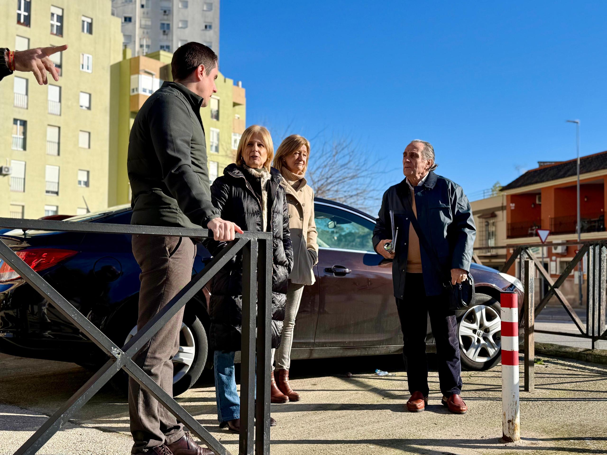 La alcaldesa visita Princi Jerez con la asociación de vecinos