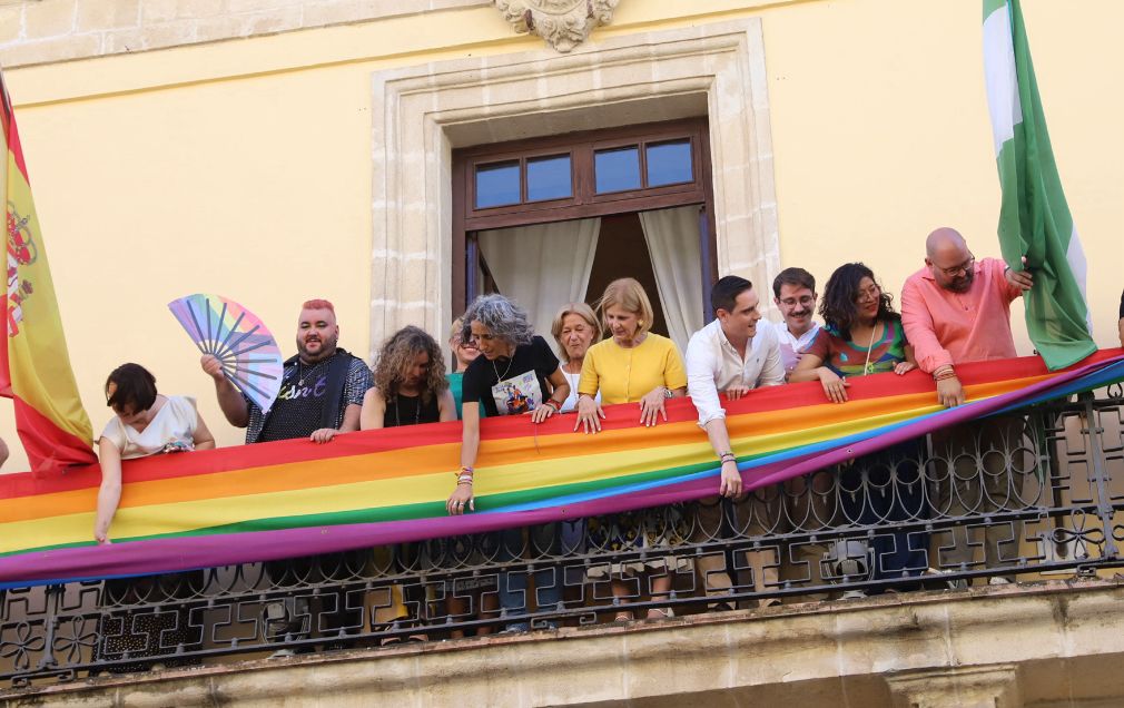 Archivo. El Ayuntamiento cumple en 2026 25 años de la izada de la bandera Arcoiris