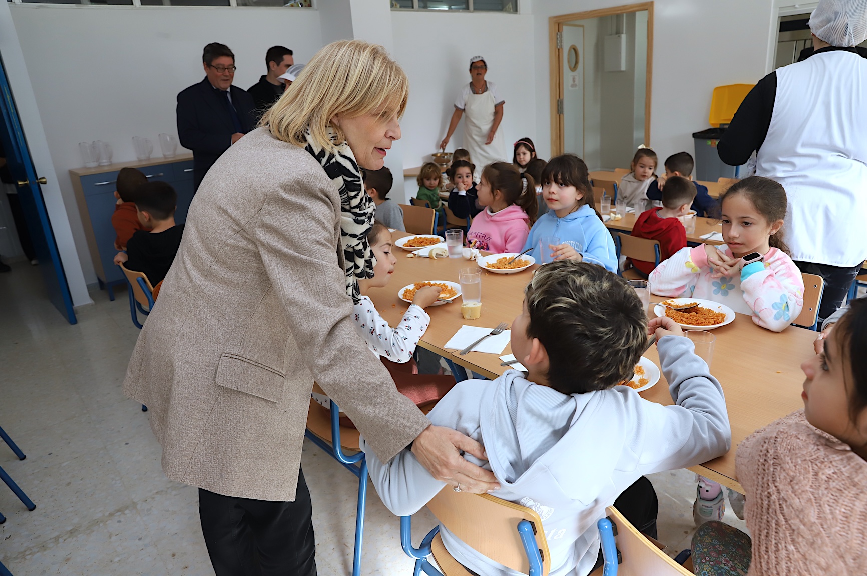 La alcaldesa ha inaugurado el comedor del CEIP La Alcazaba