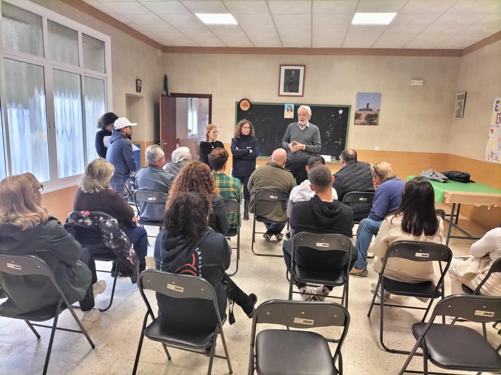 El dispositivo municipal sigue informando de las ayudas a los vecinos de la zona rural 