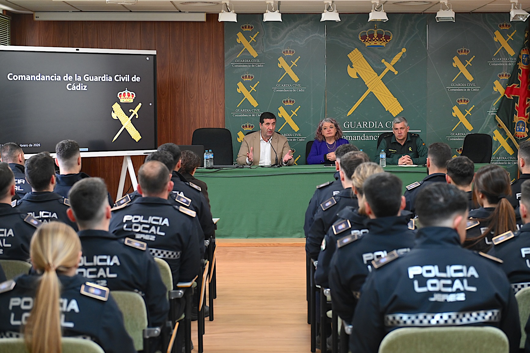 La Escuela Municipal de Policía Local termina su formación en Cádiz