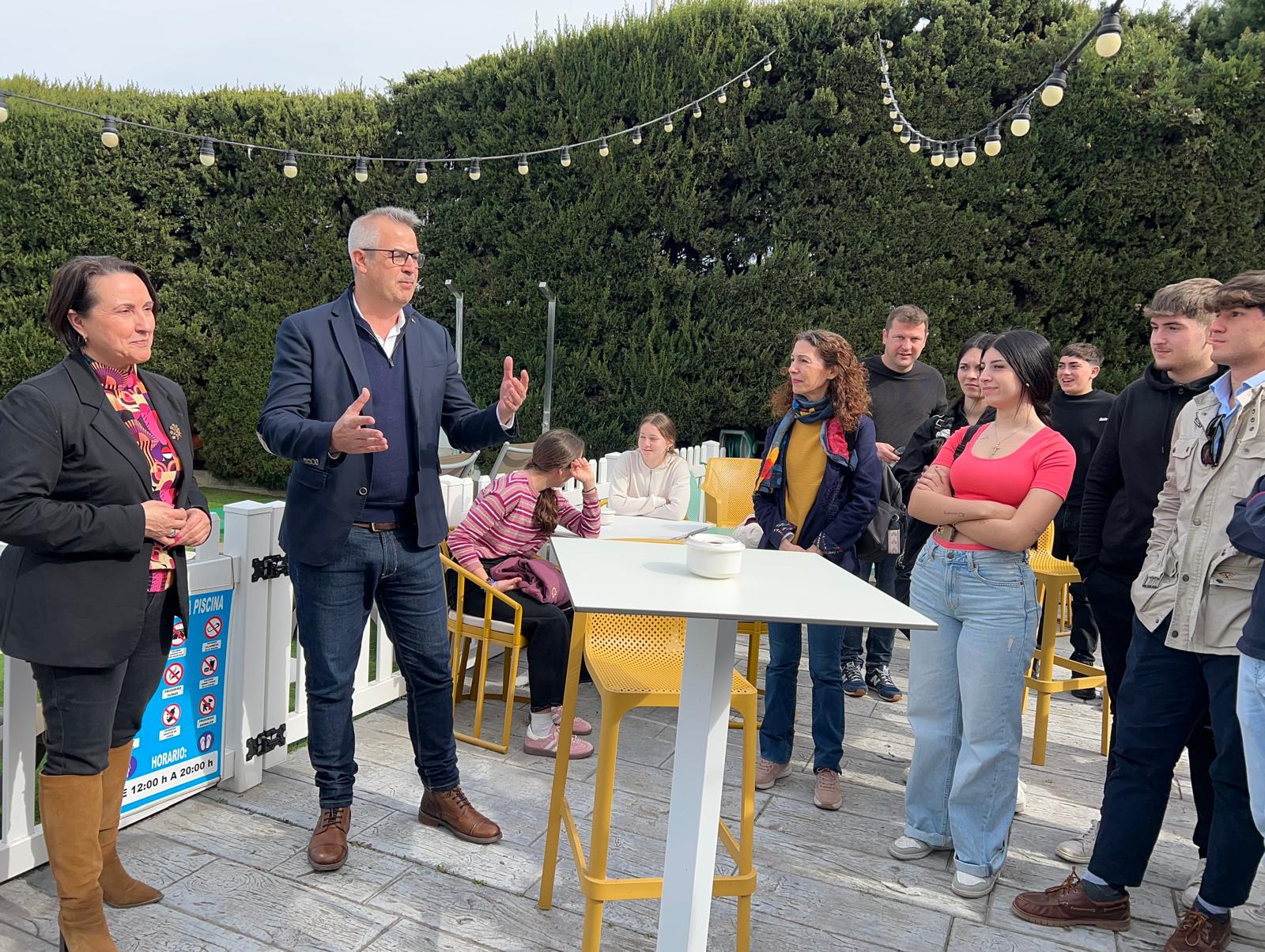 Nela García visita el hotel Ibis dentro de la oferta educativa