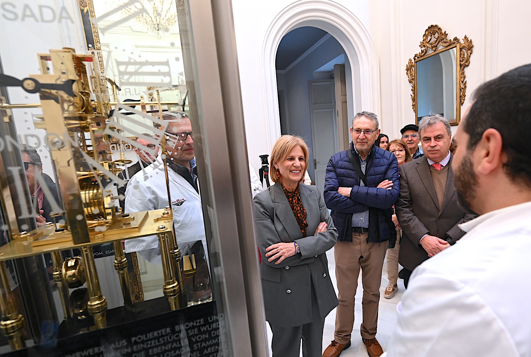 La alcaldesa ha mantenido un encuentro institucional con familiares y amigos de Losada