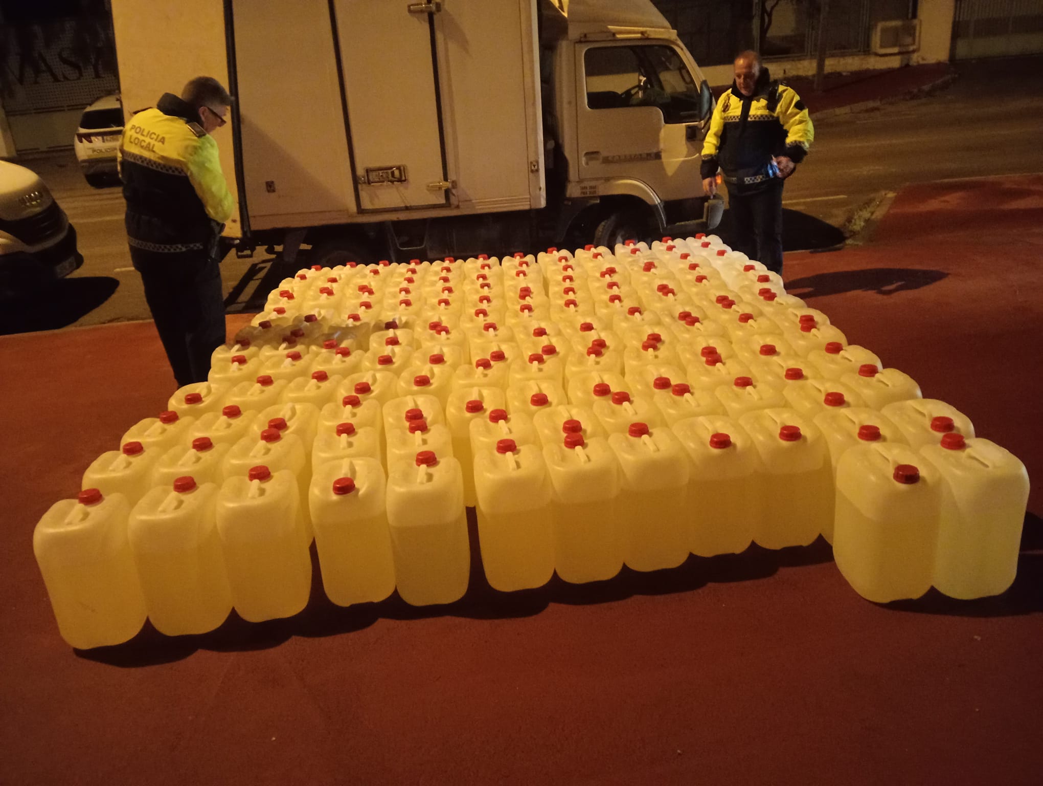 La Policía Local se ha incautado de garrafas para el petaqueo del narcotráfico