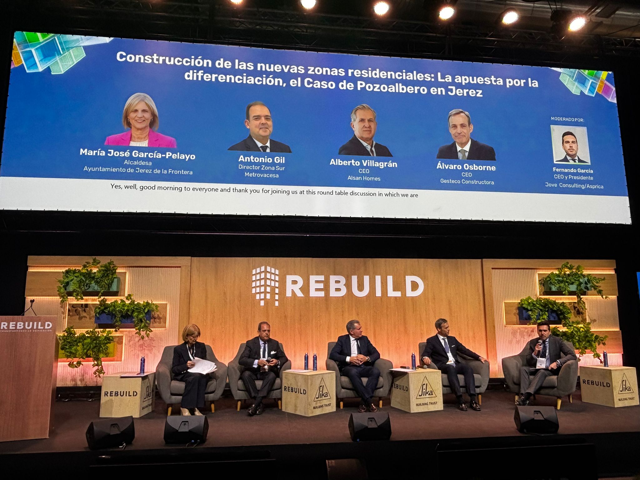 La alcaldesa ha participado en la Feria Rebuild