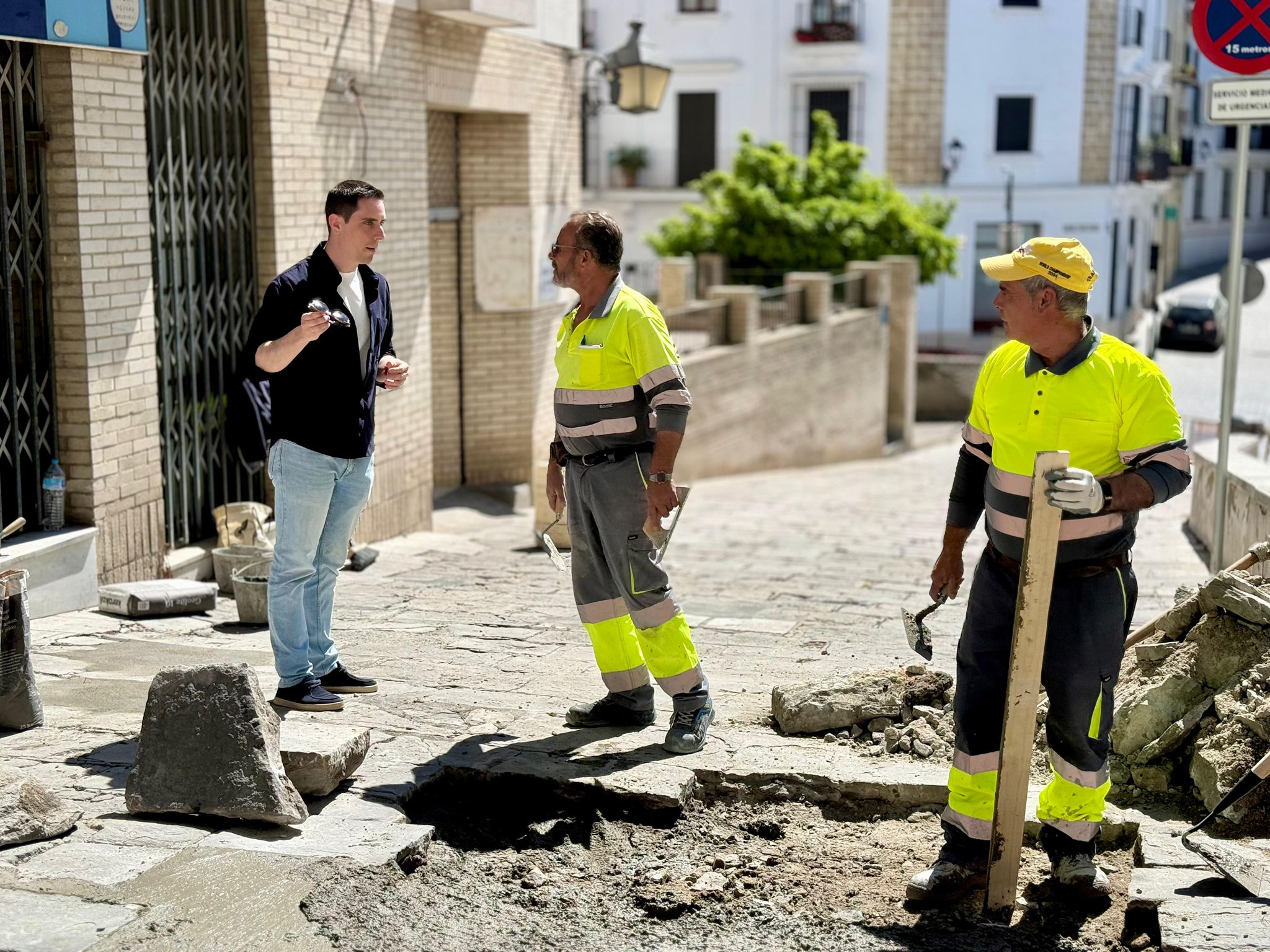 Jaime Espinar supervisa los trabajos que se están acometiendo de cara a la Semana Santa