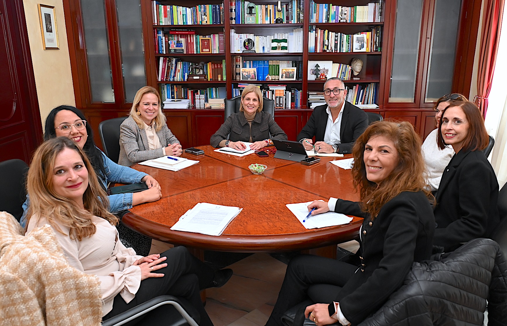 La alcaldesa mantiene un encuentro con la Asociación Uniper