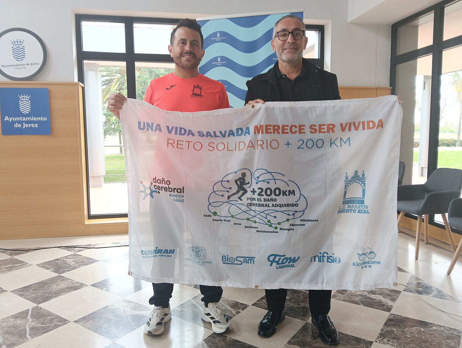 Tomás Sampaño presenta la carrera solidaria a favor de ADECCA