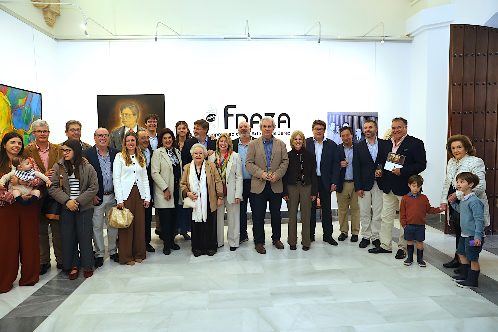 La alcaldesa asiste a la inauguración de la exposición de Francisco Daza