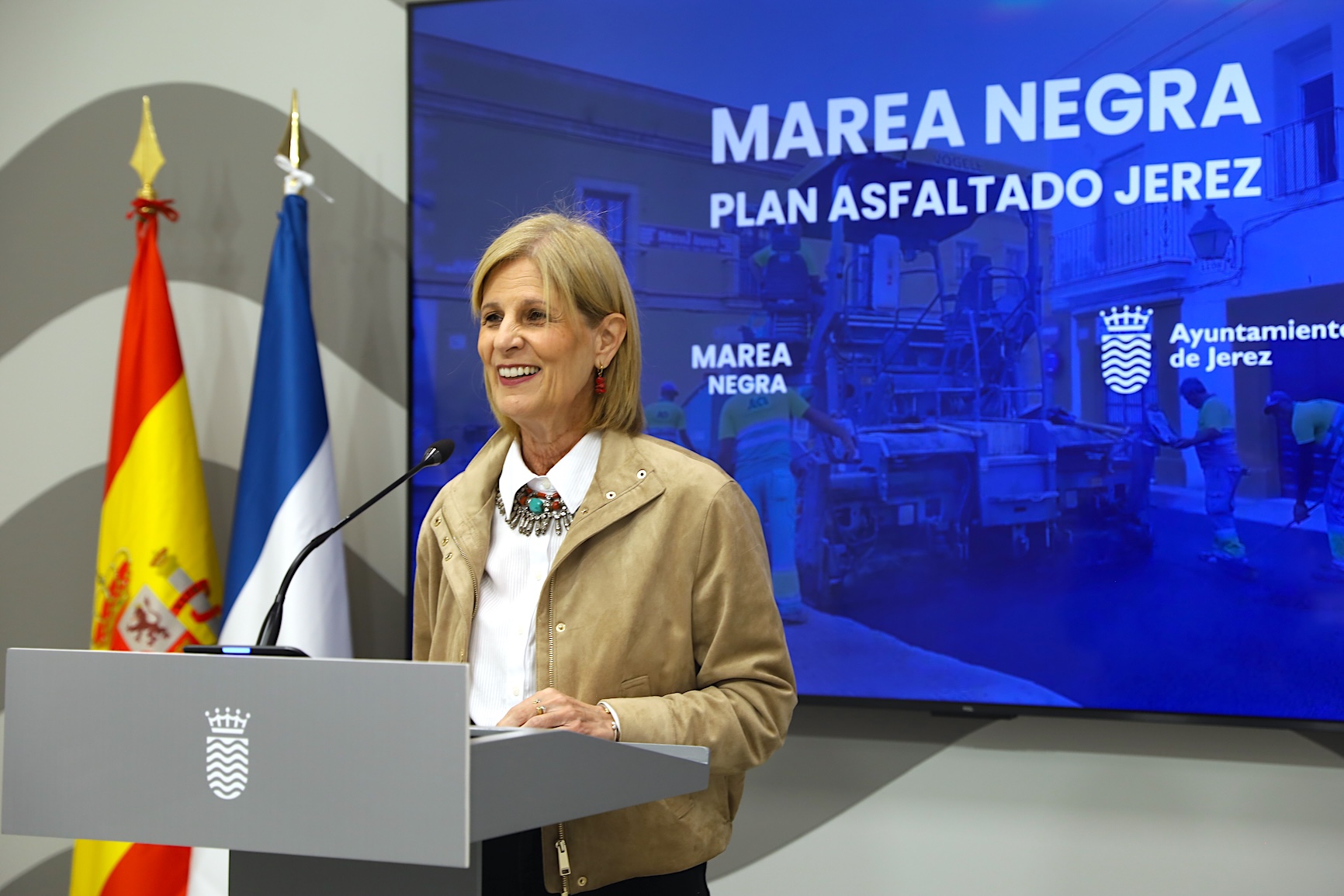 La alcaldesa informa que se iniciará un nuevo contrato de señalización