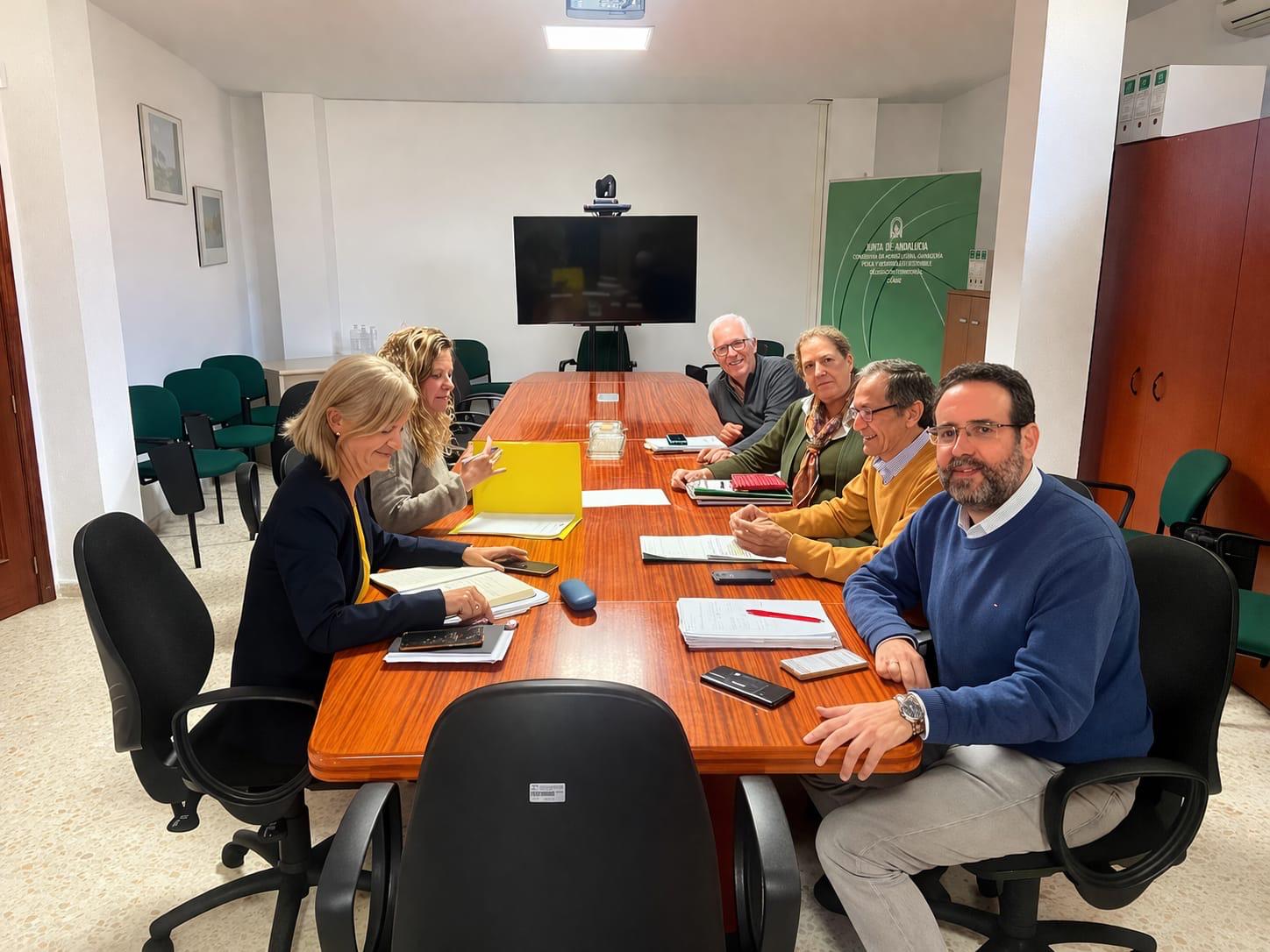 Carmen Pina se reúne con el responsable de la Oficina Comarcal Agraria