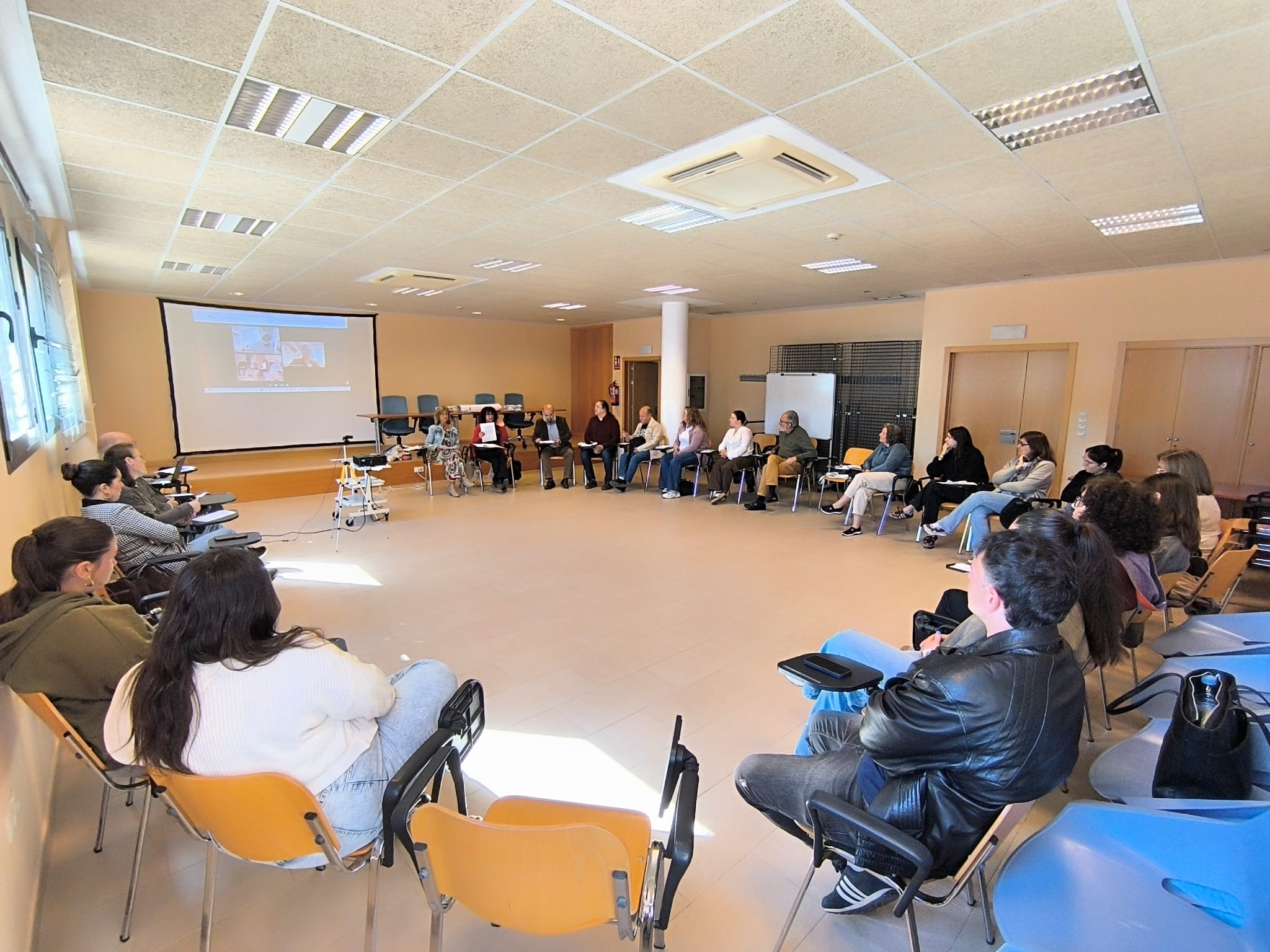 Carmen Pina preside la reunión del Consejo Local del Voluntariado